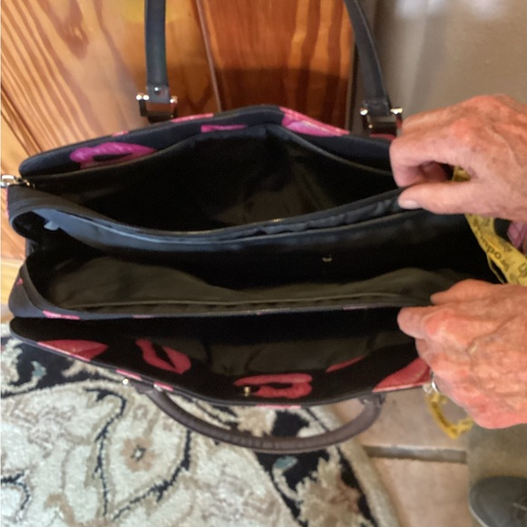 Stylish Black and Pink Lips Tote Bag - Picture 3 of 4